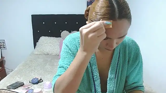 Snapshot of giuliana_andrade chatting on October 2025 11:50:04 PM giuliana andrade online show from October 2025 11:50:04 PM