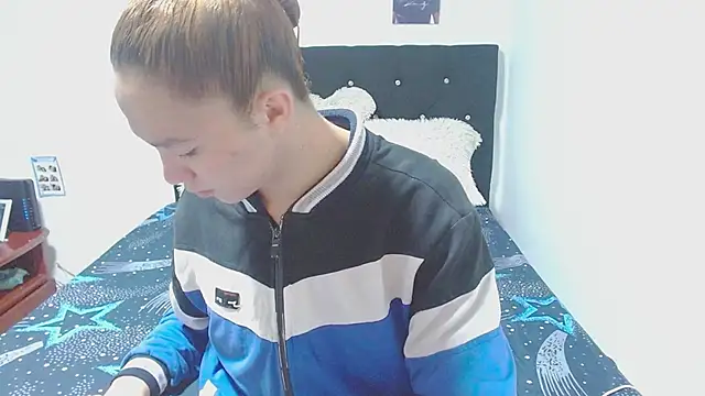 Snapshot of giuliana_andrade chatting on November 2025 01:06:02 AM giuliana andrade online show from November 2025 01:06:02 AM