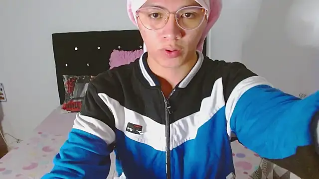 Snapshot of giuliana_andrade chatting on November 2025 01:37:01 AM giuliana andrade online show from November 2025 01:37:01 AM