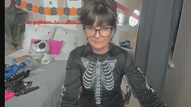 EricaAndPenelopa online show from November 2025 04:25:01 AM