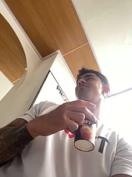 Danifornari online show from November 2025 03:00:01 PM