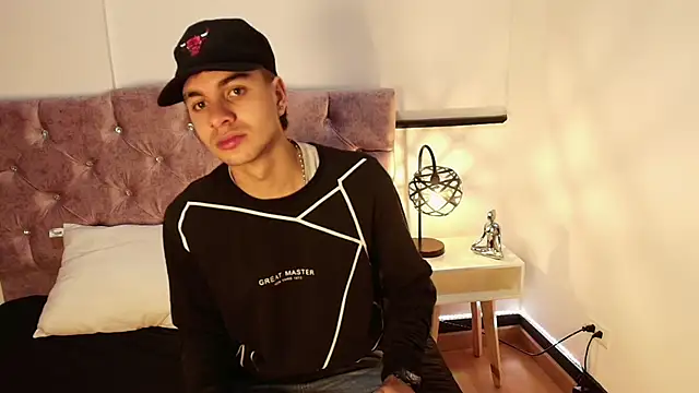 Amadeo Wild online show from December 2024 03:11:01 PM