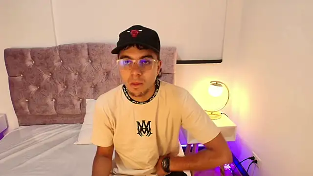 Amadeo Wild online show from January 2025 11:50:02 AM