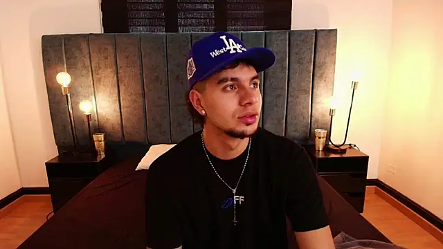 Amadeo Wild online show from February 2025 03:39:02 PM