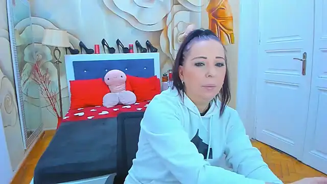 Snapshot of LauraSin chatting on January 2025 04:15:02 AM LauraSin online show from January 2025 04:15:02 AM
