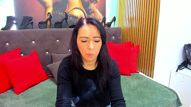 LauraSin online show from February 2026 06:59:01 PM