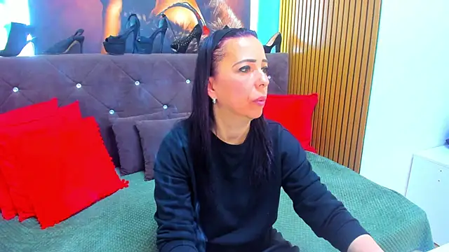 LauraSin online show from April 2026 06:10:02 PM