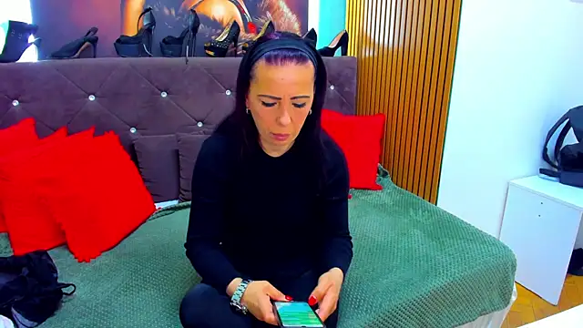 LauraSin online show from May 2026 03:33:01 AM