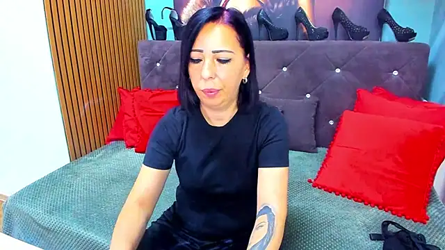 Snapshot of LauraSin chatting on July 2026 03:23:02 AM LauraSin online show from July 2026 03:23:02 AM