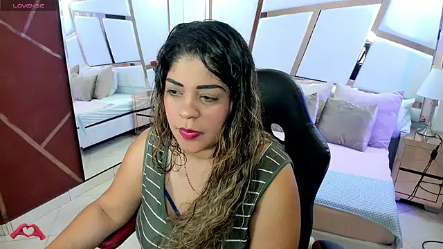Snapshot of laris_park chatting on January 2025 04:41:02 AM laris park online show from January 2025 04:41:02 AM