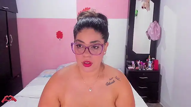 Snapshot of laris_park chatting on October 2025 08:38:01 AM laris park online show from October 2025 08:38:01 AM