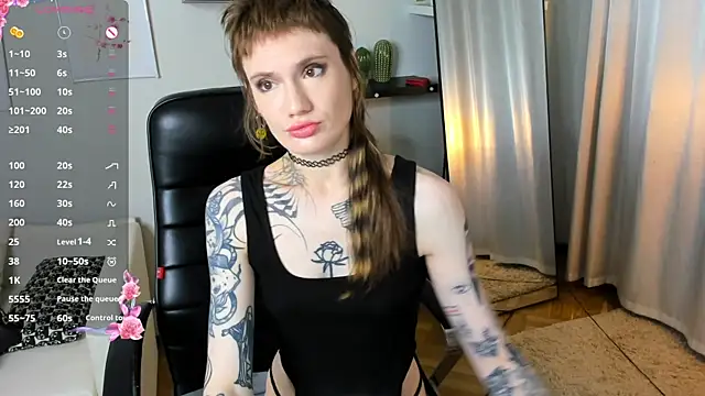 Snapshot of Fog_Foggy_Love chatting on October 2025 08:51:02 PM Fog Foggy Love online show from October 2025 08:51:02 PM