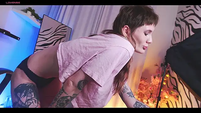 Snapshot of Fog_Foggy_Love chatting on October 2025 08:49:02 PM Fog Foggy Love online show from October 2025 08:49:02 PM