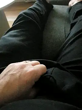 Snapshot of anderssonskuk chatting on April 2026 08:33:02 AM anderssonskuk online show from April 2026 08:33:02 AM