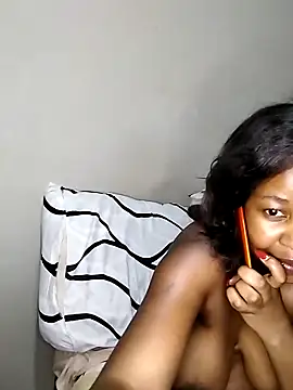 Snapshot of queenbboobs chatting on January 2025 09:55:02 PM queenbboobs online show from January 2025 09:55:02 PM