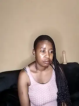 Snapshot of queenbboobs chatting on October 2025 07:03:02 PM queenbboobs online show from October 2025 07:03:02 PM