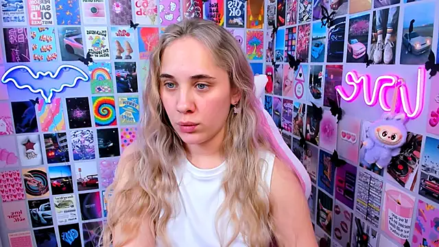 MiaMilas online show from December 2025 02:00:02 PM