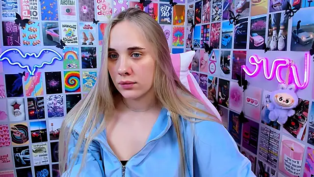 MiaMilas online show from January 2026 02:32:02 PM