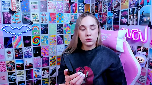 MiaMilas online show from March 2026 02:53:02 PM