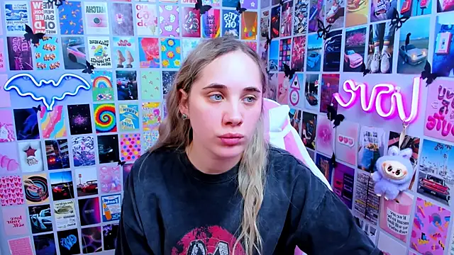 MiaMilas online show from March 2026 02:54:01 PM