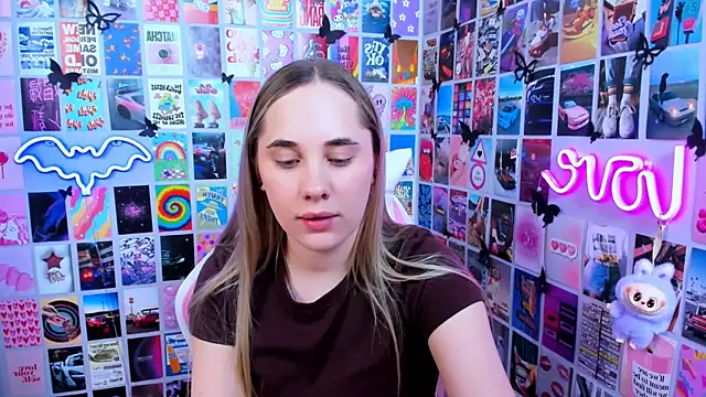 MiaMilas online show from April 2026 01:01:01 PM