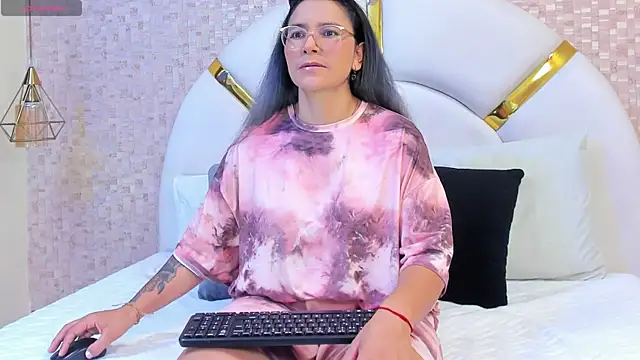 Snapshot of sophie_1 chatting on February 2025 03:06:02 AM sophie 1 online show from February 2025 03:06:02 AM
