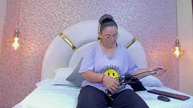 Snapshot of sophie_1 chatting on March 2025 03:03:02 AM sophie 1 online show from March 2025 03:03:02 AM