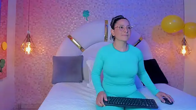 Snapshot of sophie_1 chatting on March 2025 03:13:02 AM sophie 1 online show from March 2025 03:13:02 AM