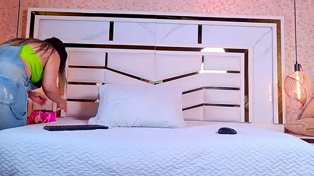 sophie 1 online show from October 2025 09:37:01 PM