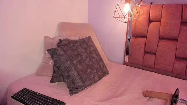 kristakinnky online show from February 2026 11:44:02 AM