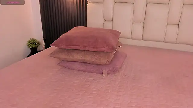 kristakinnky online show from June 2026 12:27:01 PM