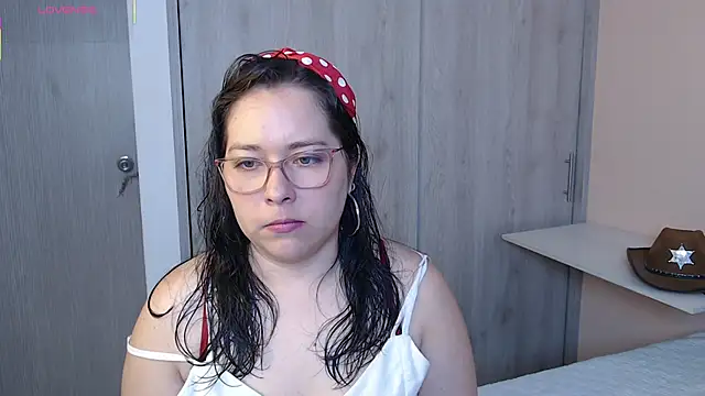 May Carlier online show from October 2025 08:29:02 PM