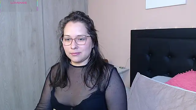 May Carlier online show from October 2025 04:13:02 AM