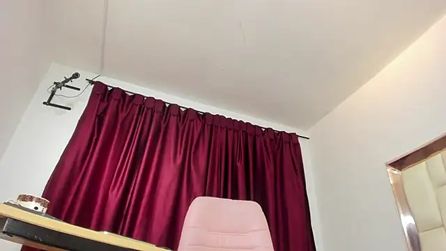 Snapshot of _Caroliina chatting on April 2026 06:55:02 PM Caroliina online show from April 2026 06:55:02 PM