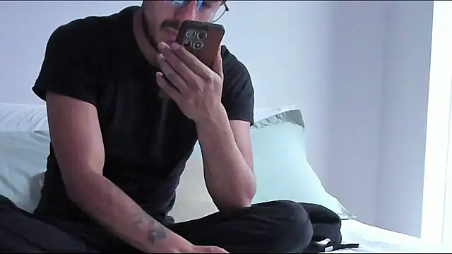 Snapshot of pablo-rincon95 chatting on March 2025 10:53:01 PM pablo-rincon95 online show from March 2025 10:53:01 PM