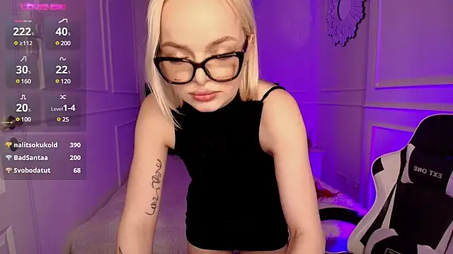 Snapshot of horny_blondiee chatting on December 2024 02:12:01 PM horny blondiee online show from December 2024 02:12:01 PM