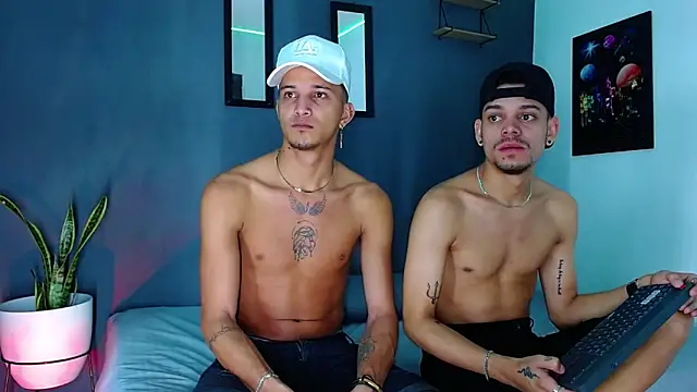 Snapshot of Friendsofeverything_ chatting on December 2024 12:29:02 PM Friendsofeverything online show from December 2024 12:29:02 PM