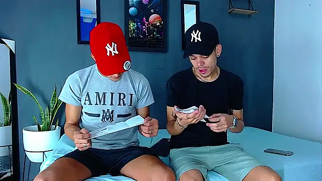 Snapshot of Friendsofeverything_ chatting on December 2024 11:22:02 AM Friendsofeverything online show from December 2024 11:22:02 AM