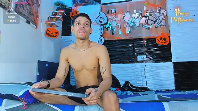 Snapshot of Friendsofeverything_ chatting on October 2025 12:49:01 PM Friendsofeverything online show from October 2025 12:49:01 PM