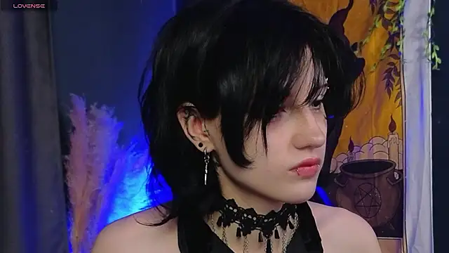 Snapshot of dark_vamp_ chatting on December 2024 09:02:01 PM dark vamp online show from December 2024 09:02:01 PM
