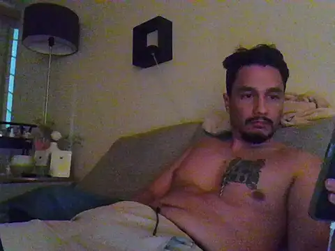 Snapshot of Ginessy chatting on December 2025 06:30:02 AM Ginessy online show from December 2025 06:30:02 AM