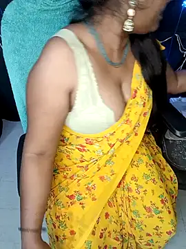 Snapshot of honey-sexy chatting on January 2025 12:00:01 PM honey-sexy online show from January 2025 12:00:01 PM