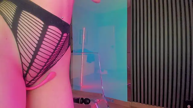 Snapshot of blondie_muller chatting on February 2025 05:05:02 PM blondie muller online show from February 2025 05:05:02 PM