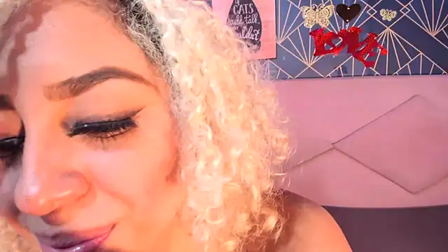 Lucy White   online show from March 2025 09:21:01 PM