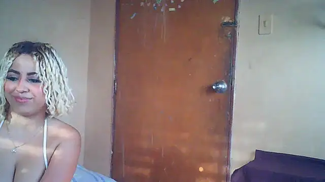 Snapshot of Lucy_White__ chatting on March 2026 09:17:01 PM Lucy White online show from March 2026 09:17:01 PM