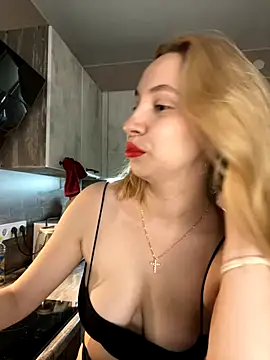 Snapshot of Kitty_Katrine chatting on October 2025 04:07:02 PM Kitty Katrine online show from October 2025 04:07:02 PM