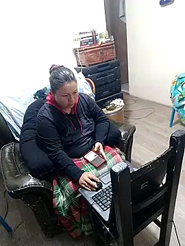 Snapshot of ZuriandAlex chatting on March 2025 10:22:01 AM ZuriandAlex online show from March 2025 10:22:01 AM