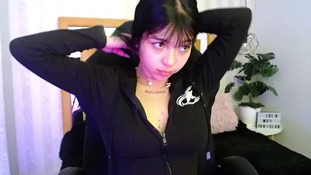 pettit courtny online show from October 2025 01:01:02 PM