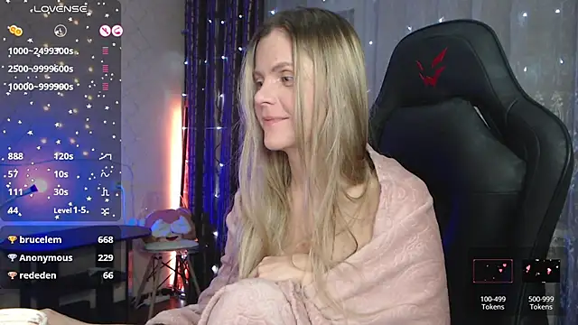 Snapshot of JessieOMays chatting on December 2024 03:43:02 PM JessieOMays online show from December 2024 03:43:02 PM