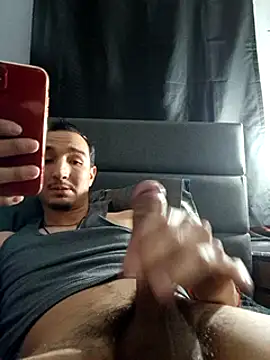 Snapshot of LatinoCum1 chatting on January 2025 07:54:01 AM LatinoCum1 online show from January 2025 07:54:01 AM